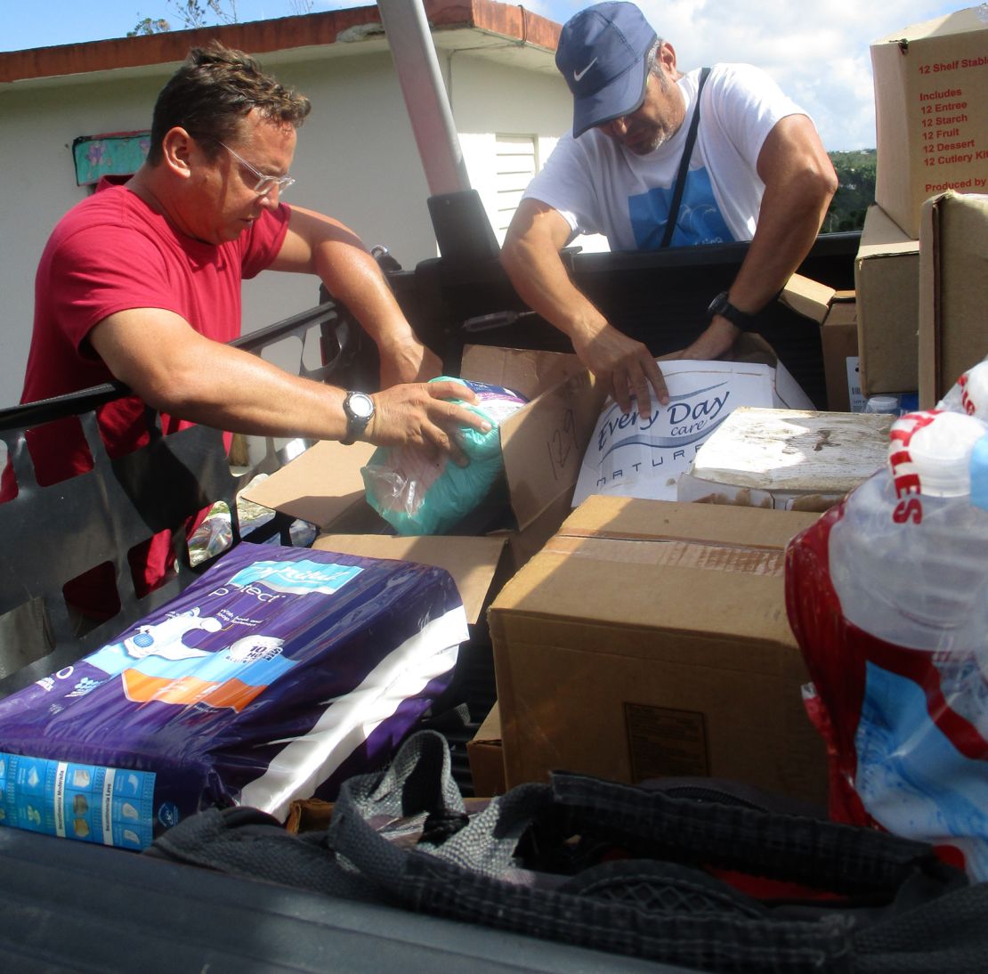 Volunteers loading up the back of Pablo Méndez Lázaro's truck.