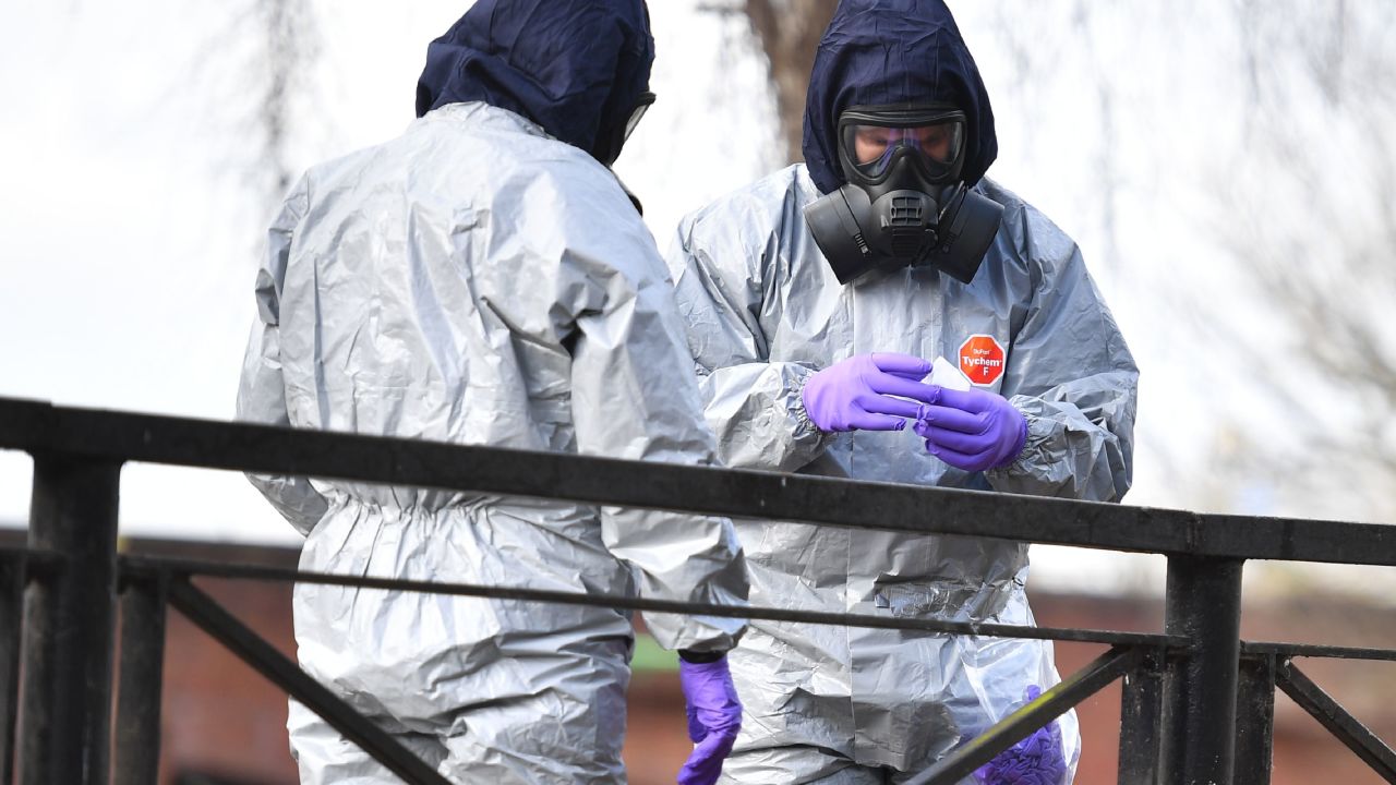 Personnel bag samples as they swab railings near a bench covered in a protective tent at The Maltings shopping centre in Salisbury, southern England, on March 16, 2018, as investigations and operations continue in connection with the major incident sparked after a man and a woman were apparently poisoned in a nerve agent attack in Salisbury on March 4.
NATO Secretary General Jens Stoltenberg said March 16, the alliance did not want a return to Cold War hostilities with Russia while expressing support for Britain's strong stance on the nerve agent attack. / AFP PHOTO / Ben STANSALL        (Photo credit should read BEN STANSALL/AFP/Getty Images)