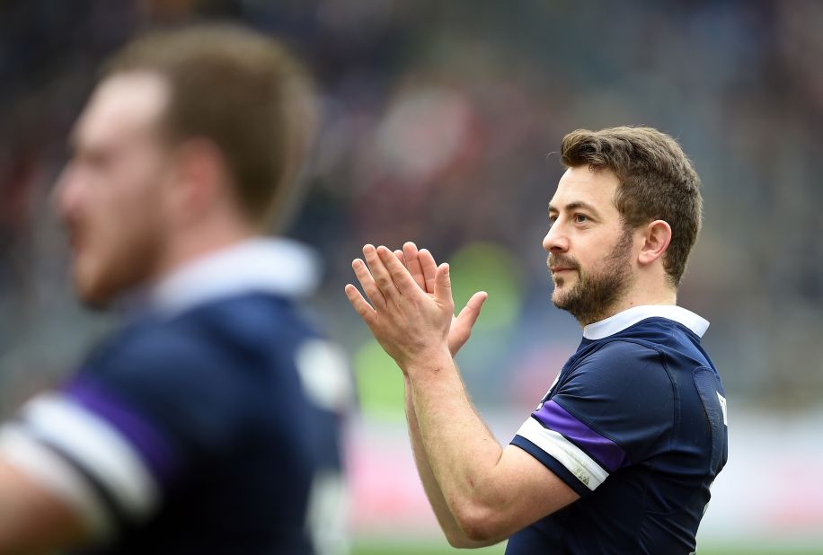 A late penalty from Greig Laidlaw ensured Scotland finished its campaign on a high, defeating Italy 27-29 in Rome.