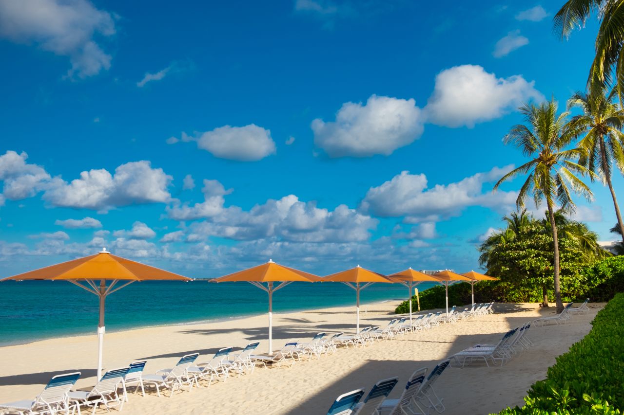 <strong>5. </strong><a href="http://www.anrdoezrs.net/links/8314883/type/dlg/sid/0318TAbestbeaches/https://www.tripadvisor.com/Attraction_Review-g147367-d2385044-Reviews-Seven_Mile_Beach-Seven_Mile_Beach_Grand_Cayman_Cayman_Islands.html" target="_blank" target="_blank"><strong>Seven Mile Beach, Seven Mile Beach, Grand Cayman</strong></a>