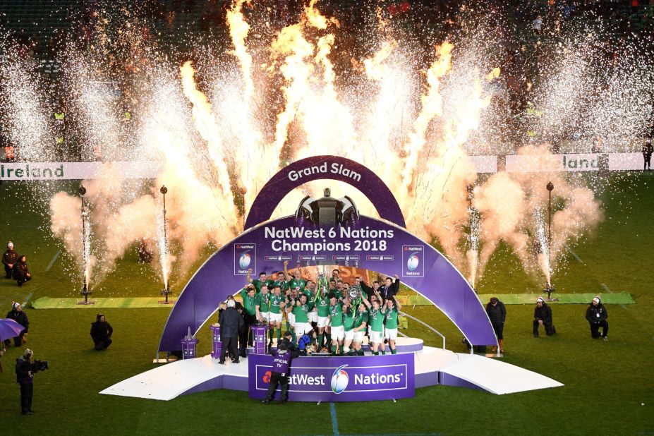 Ireland players celebrate an unbeaten Six Nations campaign after defeating England 15-24 at Twickenham. 