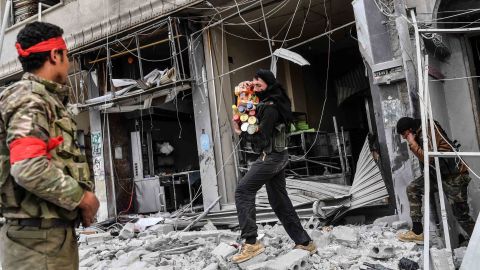 Rebels loot shops in Afrin.
