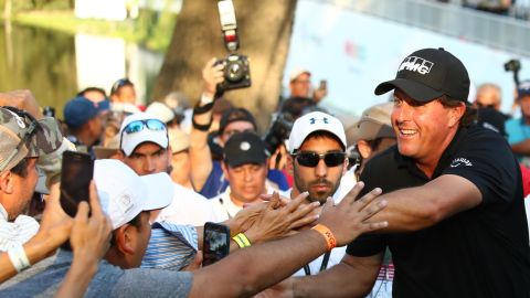 Mickelson's post-round autograph sessions are lengthy and legendary. 