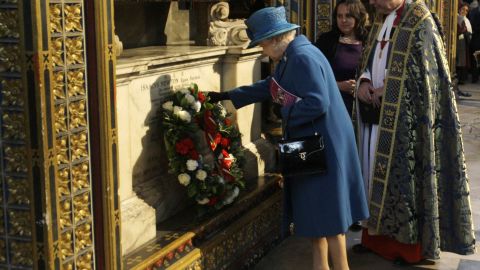 Queen Elizabeth II lays a wreath on the tomb of Sir Isaac Newton in London, on March 8, 2010.