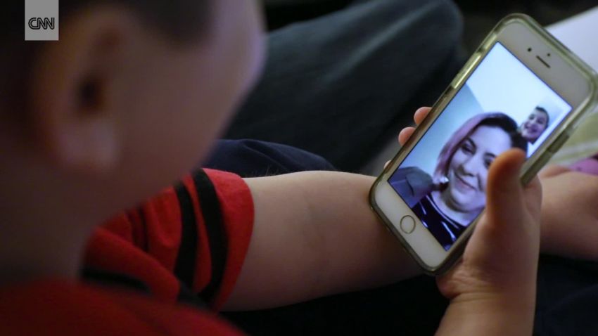 Staying in touch_00013614.jpg