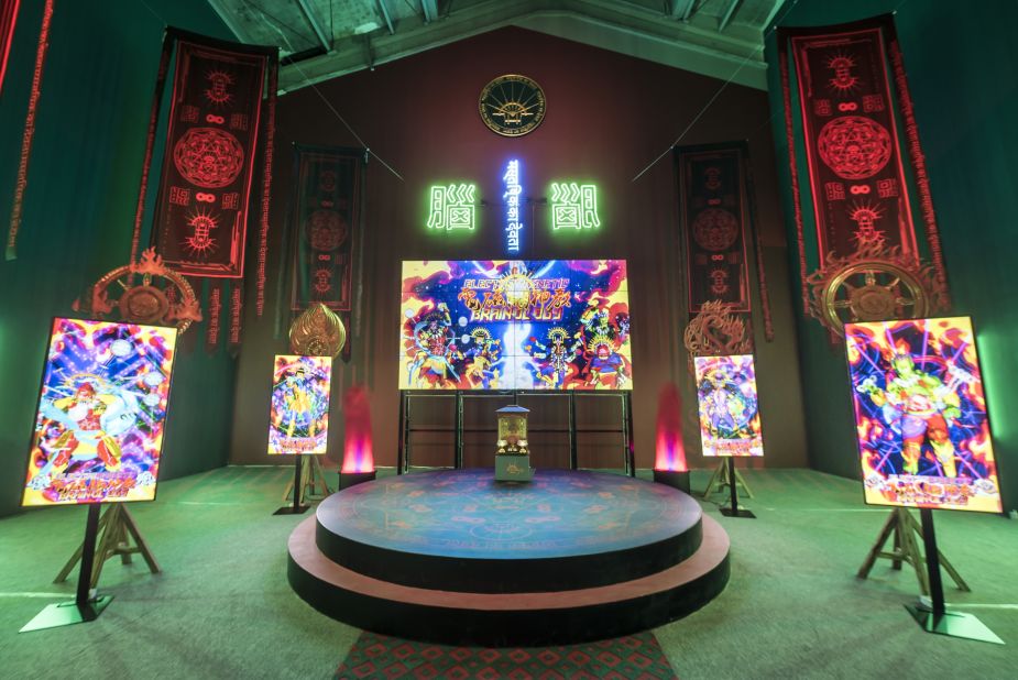 Yang is very interested in pop culture, eastern religions and philosophy."Electromagnetic Brainology" at M Woods in Beijing. The installation featured a shrine surrounded by four dancing deities.