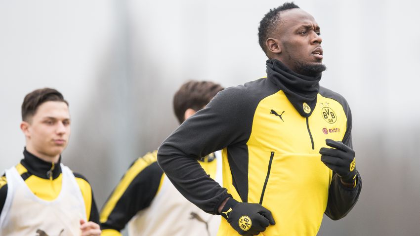 Usain Bolt warms up during a training of Borussia Dortmund on March 23, 2018 in Dortmund, Germany
