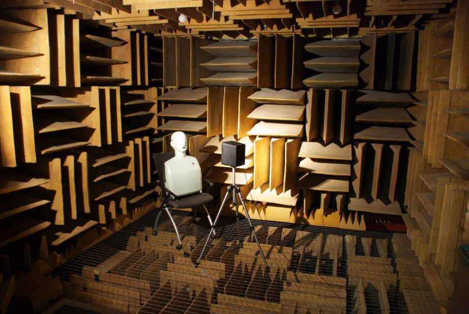 SCRUNCH - Sound absorbing wall systems from silentrooms