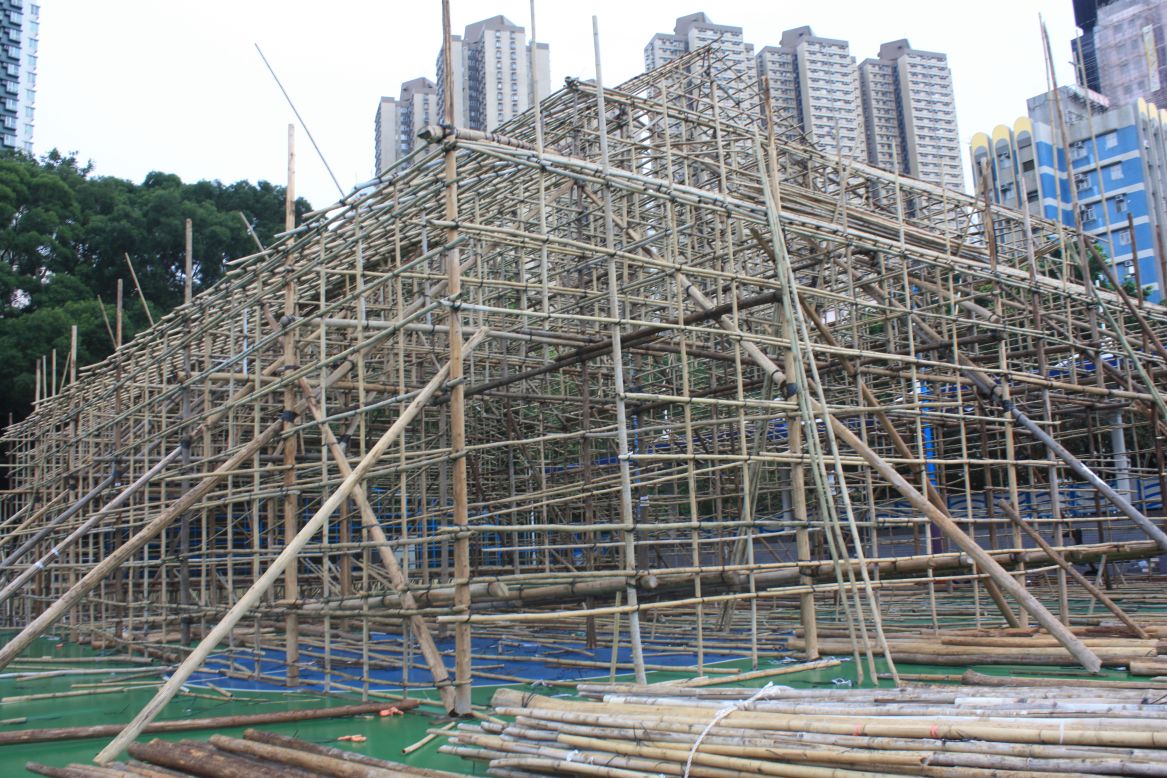 The Ap Lei Chau theater measures 81-feet-wide, 130-feet-long, and 45-feet-high. It took 4,000 bamboo rods, 600 wooden pillars, as well as 1,800 metal sheets -- which cover the exterior --<strong> </strong>to make the theater.