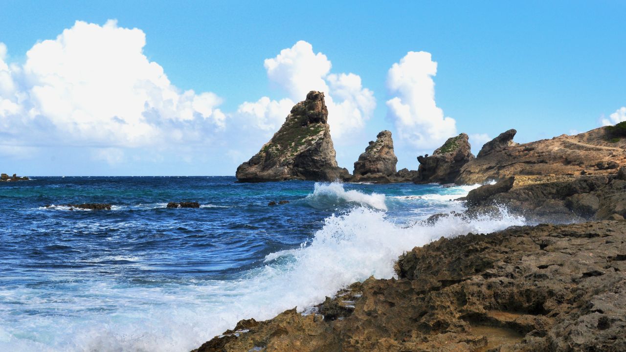 Along the eastern side of the island of Grande Terre, the peninsula Pointe des Châteaux provides dramatic views of the Atlantic Ocean and Caribbean Sea.