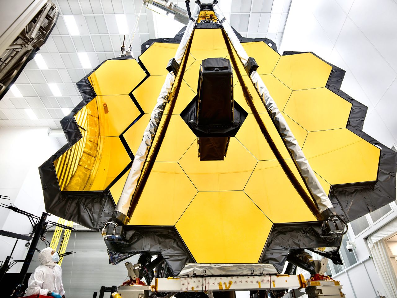 The mirror array will have to be folded to fit into the Ariane 5 rocket that will <a href="https://jwst.nasa.gov/launch.html" target="_blank" target="_blank">launch</a> the Webb into space, departing from the Guiana Space Center in French Guiana (South America).