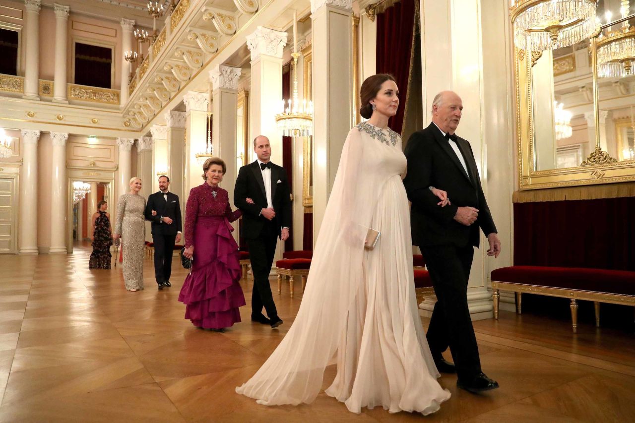 During a visit to Norway, Catherine is escorted to dinner by King Harald V of Norway on February 1, 2018. William is escorted by Norway's Queen Sonja.