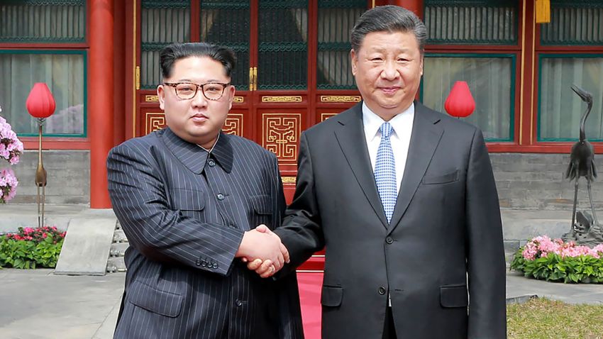 This picture from North Korea's official Korean Central News Agency (KCNA) taken on March 27, 2018 and released on March 28, 2018 shows China's President Xi Jinping (R) shaking hands with North Korean leader Kim Jong Un in Beijing.
North Korean leader Kim Jong Un was treated to a lavish welcome by Chinese President Xi Jinping during a secretive trip to Beijing as both sides seek to repair frayed ties ahead of landmark summits with Seoul and Washington.  / AFP PHOTO / KCNA VIA KNS / - / South Korea OUT / REPUBLIC OF KOREA OUT   ---EDITORS NOTE--- RESTRICTED TO EDITORIAL USE - MANDATORY CREDIT "AFP PHOTO/KCNA VIA KNS" - NO MARKETING NO ADVERTISING CAMPAIGNS - DISTRIBUTED AS A SERVICE TO CLIENTS
THIS PICTURE WAS MADE AVAILABLE BY A THIRD PARTY. AFP CAN NOT INDEPENDENTLY VERIFY THE AUTHENTICITY, LOCATION, DATE AND CONTENT OF THIS IMAGE. THIS PHOTO IS DISTRIBUTED EXACTLY AS RECEIVED BY AFP.  /         (Photo credit should read -/AFP/Getty Images)