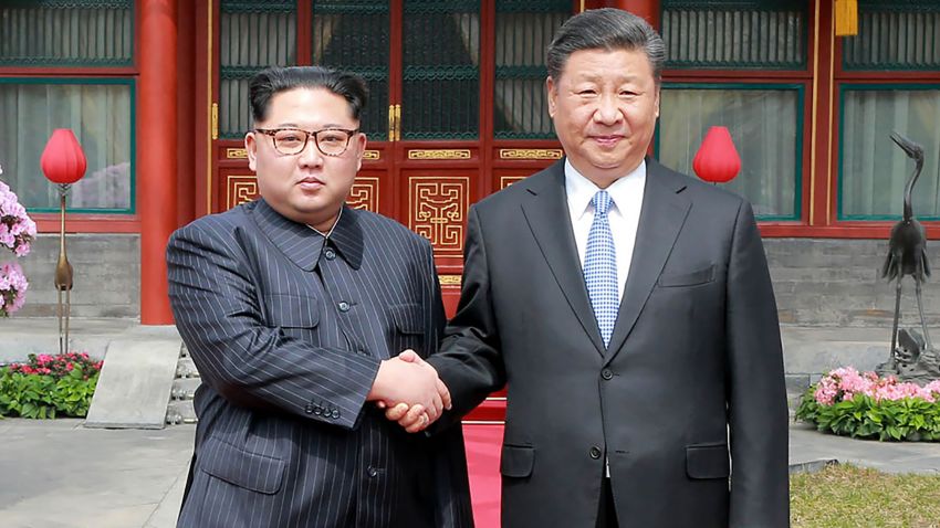 This picture from North Korea's official Korean Central News Agency (KCNA) taken on March 27, 2018 and released on March 28, 2018 shows China's President Xi Jinping (R) shaking hands with North Korean leader Kim Jong Un in Beijing.
North Korean leader Kim Jong Un was treated to a lavish welcome by Chinese President Xi Jinping during a secretive trip to Beijing as both sides seek to repair frayed ties ahead of landmark summits with Seoul and Washington. / AFP PHOTO / KCNA VIA KNS / - / South Korea OUT / REPUBLIC OF KOREA OUT ---EDITORS NOTE--- RESTRICTED TO EDITORIAL USE - MANDATORY CREDIT "AFP PHOTO/KCNA VIA KNS" - NO MARKETING NO ADVERTISING CAMPAIGNS - DISTRIBUTED AS A SERVICE TO CLIENTS
THIS PICTURE WAS MADE AVAILABLE BY A THIRD PARTY. AFP CAN NOT INDEPENDENTLY VERIFY THE AUTHENTICITY, LOCATION, DATE AND CONTENT OF THIS IMAGE. THIS PHOTO IS DISTRIBUTED EXACTLY AS RECEIVED BY AFP. / (Photo credit should read -/AFP/Getty Images)
