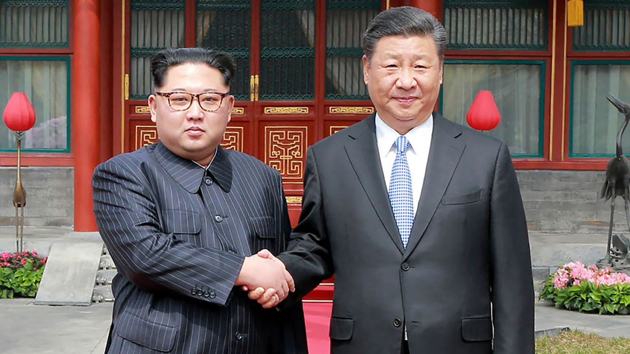 This picture from North Korea's official Korean Central News Agency (KCNA) taken on March 27, 2018 and released on March 28, 2018 shows China's President Xi Jinping (R) shaking hands with North Korean leader Kim Jong Un in Beijing.
North Korean leader Kim Jong Un was treated to a lavish welcome by Chinese President Xi Jinping during a secretive trip to Beijing as both sides seek to repair frayed ties ahead of landmark summits with Seoul and Washington.  / AFP PHOTO / KCNA VIA KNS / - / South Korea OUT / REPUBLIC OF KOREA OUT   ---EDITORS NOTE--- RESTRICTED TO EDITORIAL USE - MANDATORY CREDIT "AFP PHOTO/KCNA VIA KNS" - NO MARKETING NO ADVERTISING CAMPAIGNS - DISTRIBUTED AS A SERVICE TO CLIENTS
THIS PICTURE WAS MADE AVAILABLE BY A THIRD PARTY. AFP CAN NOT INDEPENDENTLY VERIFY THE AUTHENTICITY, LOCATION, DATE AND CONTENT OF THIS IMAGE. THIS PHOTO IS DISTRIBUTED EXACTLY AS RECEIVED BY AFP.  /         (Photo credit should read -/AFP/Getty Images)