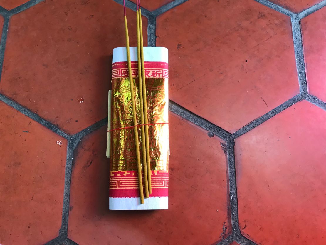 Those looking for love need to buy an offering set, which includes several sticks of incense.