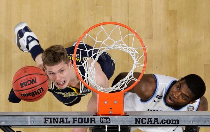 Michigan's Moritz Wagner goes for a layup next to Paschall.