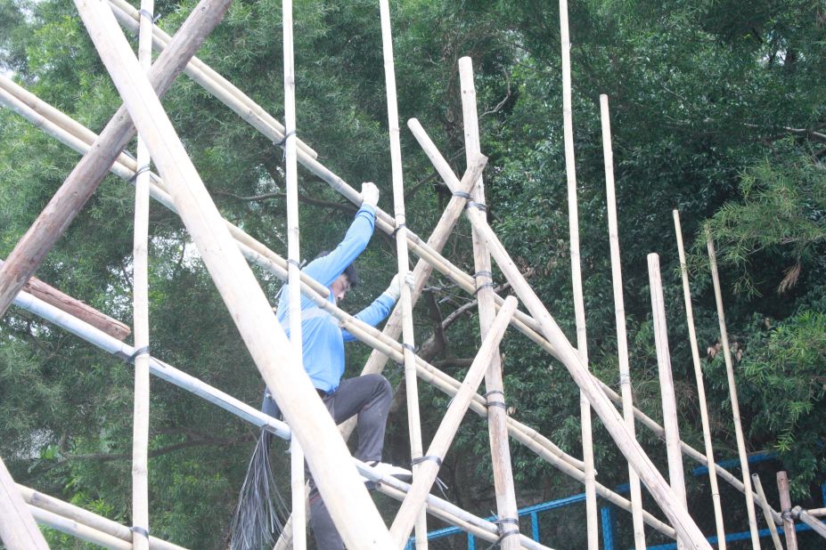 Bamboo canes are tied together with nylon ties. Once the building comes down, the canes can be used three more times.