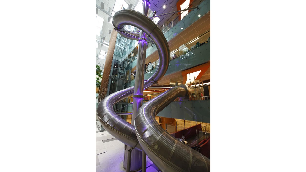 <strong>Tallest airport slides: </strong>The tallest slide inside an airport can be also be found at Singapore Changi. 