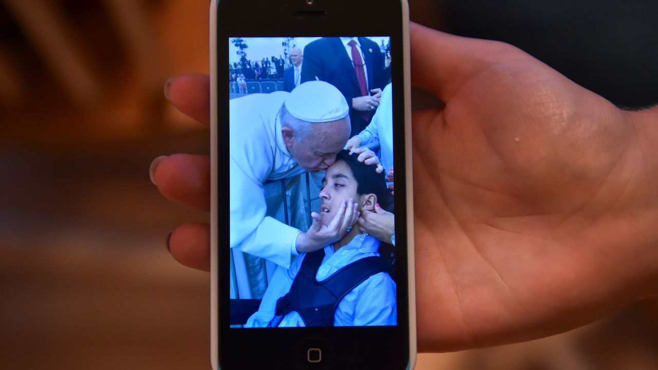 A video of Pope Francis kissing Michael Keating quickly went viral and inspired others.