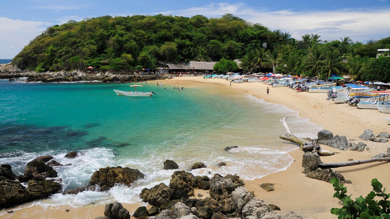 <strong>Puerto Escondido:</strong> Puerto Escondido, the largest city on Oaxaca's coast, features several beaches and a bustling nightlife.