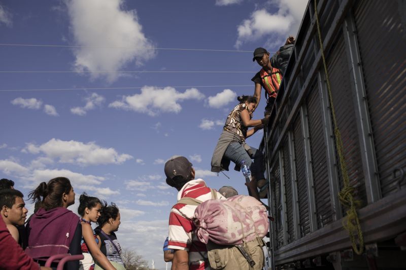 CNN reporter follows migrant caravan to US border