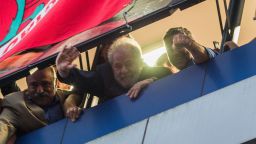 SAO BERNARDO DO CAMPO, BRAZIL - APRIL 06: Former President Luiz Inacio Lula da Silva greets his supporters from a window of the Metalworkers' Union on April 6, 2018 in Sao Bernardo do Campo, Brazil. The former president's arrest was decreed and must turn himself in by April 6 to the Superintendence of the Federal Police in the city of Curitiba. (Photo by Victor Moriyama/Getty Images)