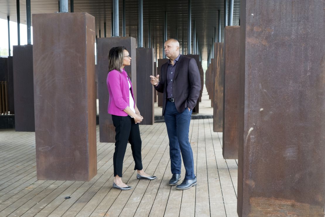 Bryan Stevenson (r) shows CNN's Nia-Malika Henderson around a new memorial to victims of lynching. 