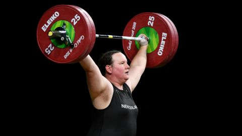 Hubbard's first attempt in the snatch was 7kg more than her nearest rival's best attempt. 