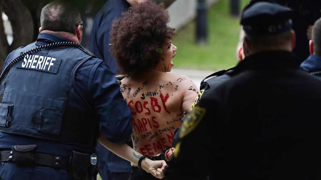 01 cosby trial protester 0409