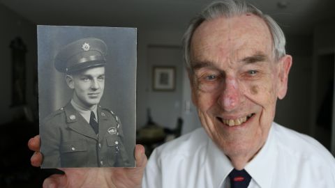Jack Callowhill, 95, served in an elite joint American-Canadian commando unit and fought in the mountains of Italy. 