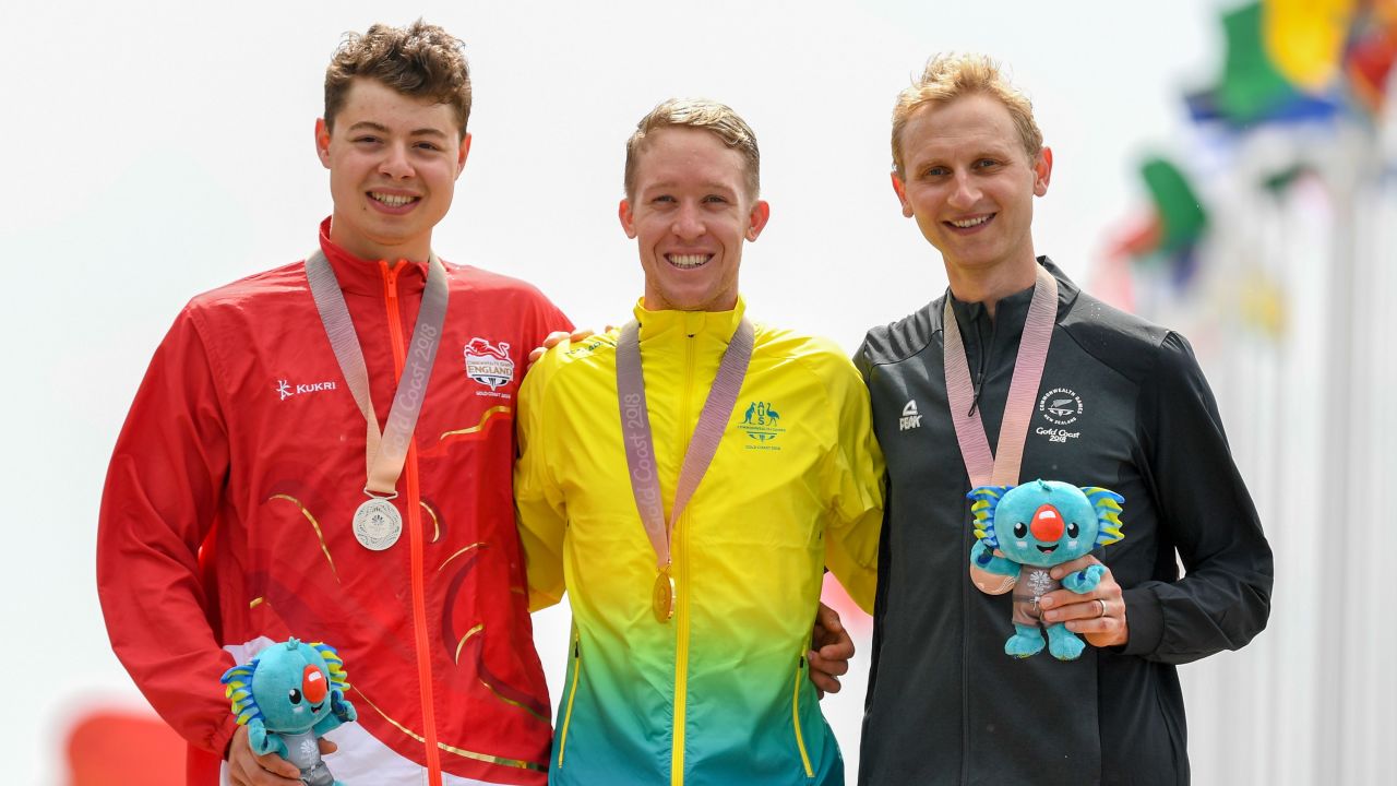 Bond (R) stands on the Gold Coast podium alongside Australia's Cameron Meyer and England's Harry Tanfield.