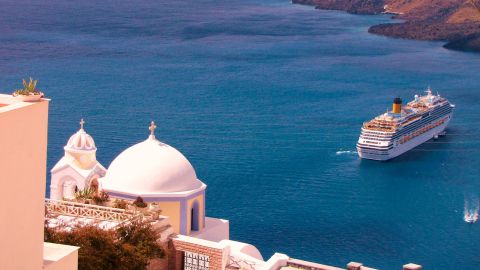 There's now a limit on the number of cruise ship passengers  disembarking in the island each day.