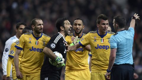 The Juventus players were incensed by Oliver's award of the penalty to Real Madrid.