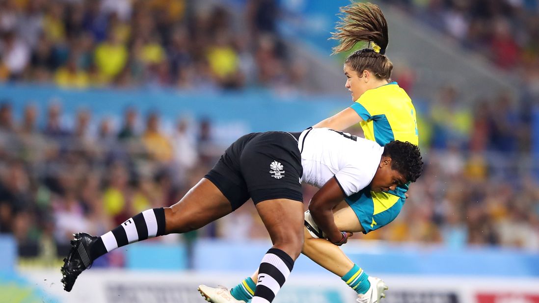 Host nation Australia qualified for the semi-finals on Sunday with a hard fought and hard hitting 17-10 win over Fiji. 