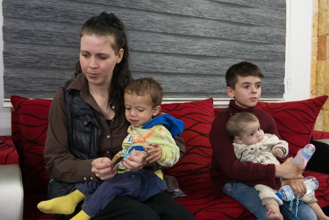 Samantha Sally had two more children with Moussa Elhassani in Syria. 
