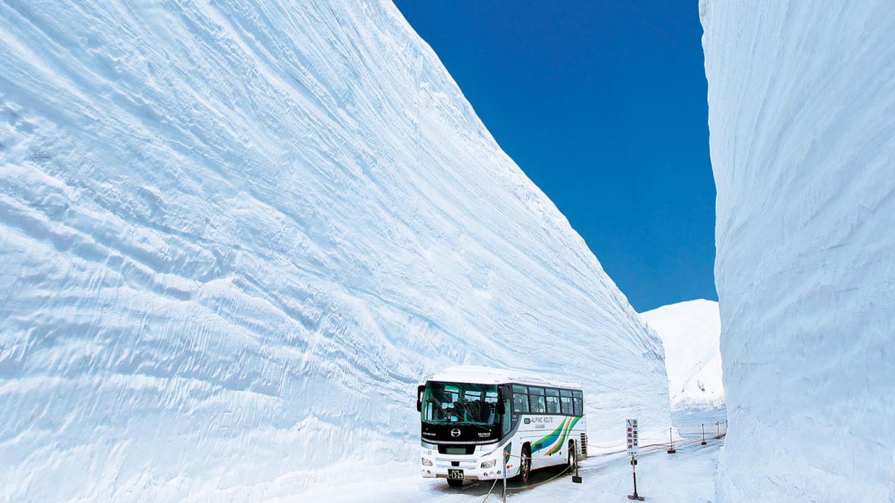 <strong>Tateyama Kurobe Alpine Route: </strong>The 90-kilometer sightseeing route, which stretches along the Japan Alps, opens every April to November. Its biggest attraction is the impressive Snow Wall Walk.