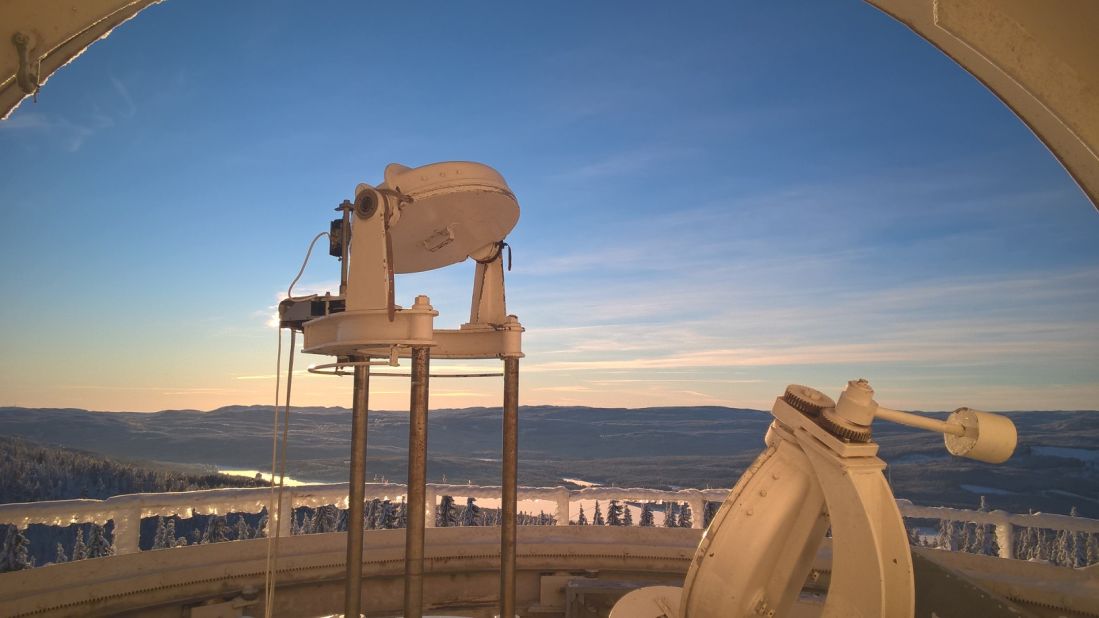 <strong>Immersive experiences:</strong> Visitors can experiment with the institute's instruments, including an enormous telescope that stretches 65 feet in diameter. 