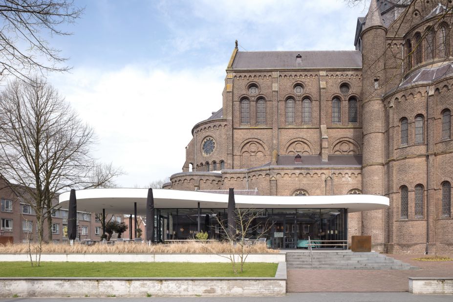 The renovation was the work of Dutch firm Molenaar & Bol & Van Dillen Architects.