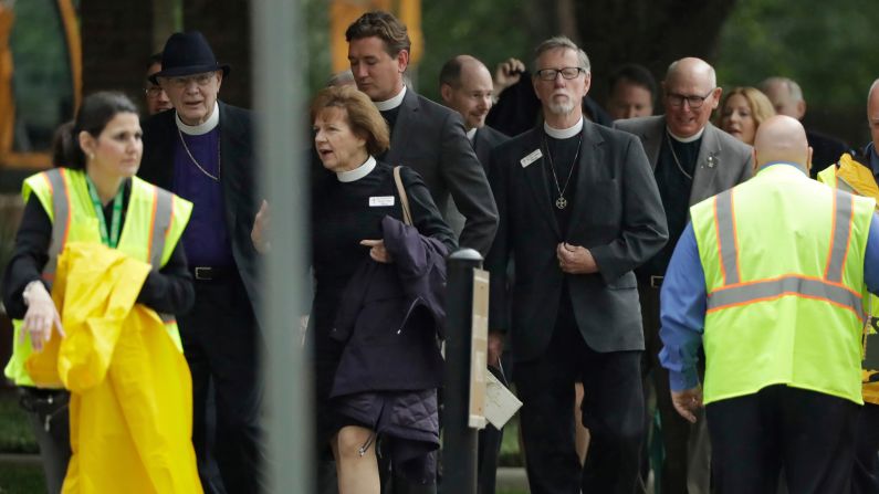 Attendees arrive at St. Martin's Episcopal Church. 