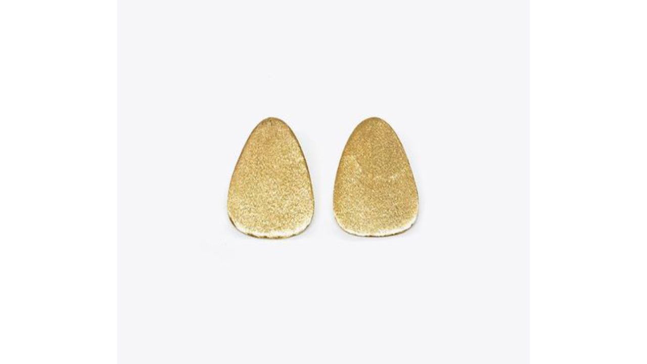 <strong>Nisolo Drop Earrings ($28; </strong><a href="http://www.anrdoezrs.net/links/8314883/type/dlg/sid/0501personalitymothersday/https://nisolo.com/collections/womens-jewelry/products/drop-earrings" target="_blank" target="_blank"><strong>nisolo.com</strong></a><strong>) </strong>