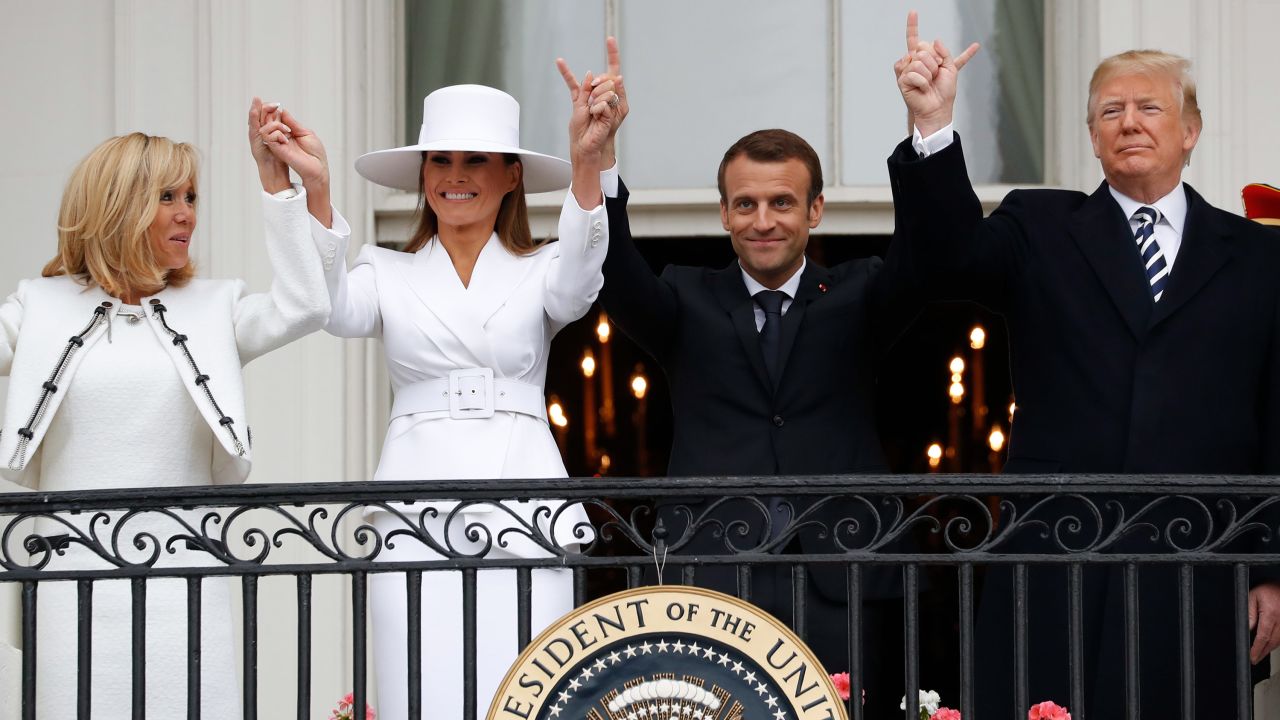 Cillizza's thoughts on picture of Trumps, Macrons
