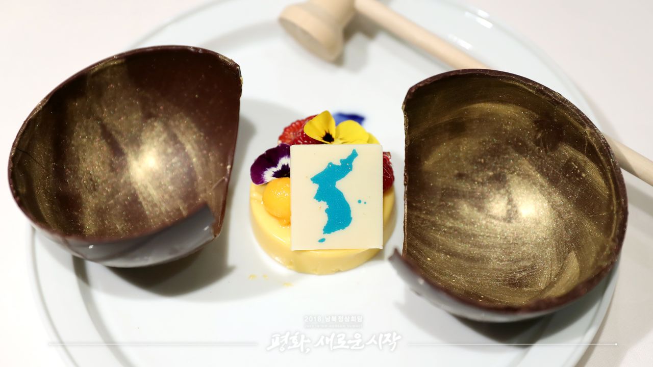 The dessert served at a 2018 Inter-Korean Summit. Japan formally objected to the inclusion of the disputed islands on the map.
