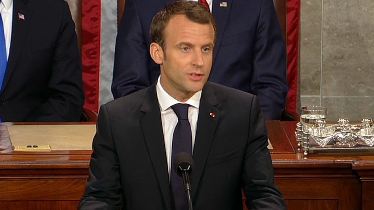 01 macron congress 0425