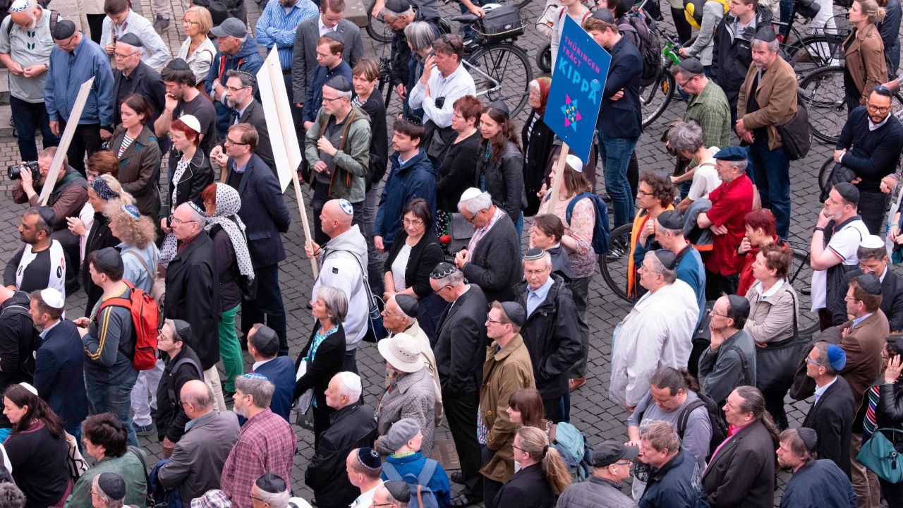 People of different faiths wear the kippa during a demonstration against antisemitism in Erfurt.