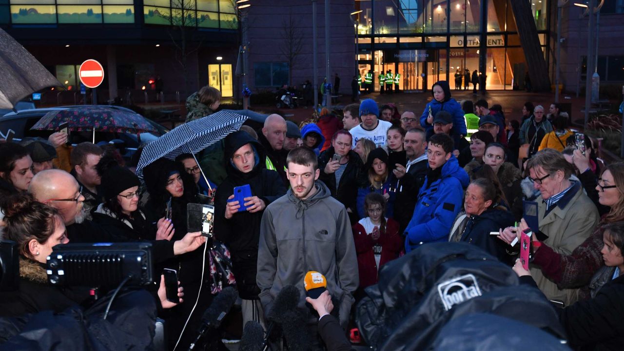 Tom Evans, father of Alfie Evans, speaks to media outside Alder Hey Children's Hospital. 