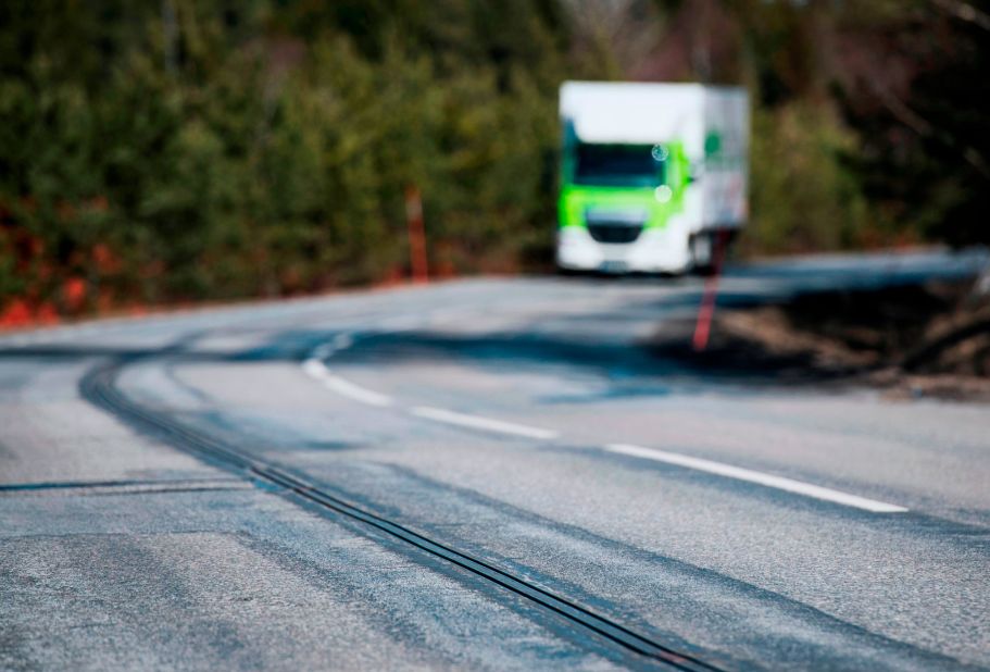 eRoadArlanda says the road is an example of a sustainable and cost-effective solution to enable the electrification of existing commercial roads.