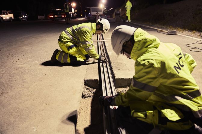 The trial track built by eRoadArlanda stretches along two kilometers (1.2 miles) and has been installed on public road "893" just 30 minutes outside of Stockholm.