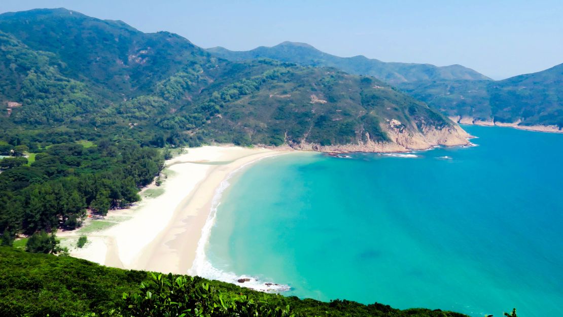 Long Ke Wan Beach: Soft white sands. 