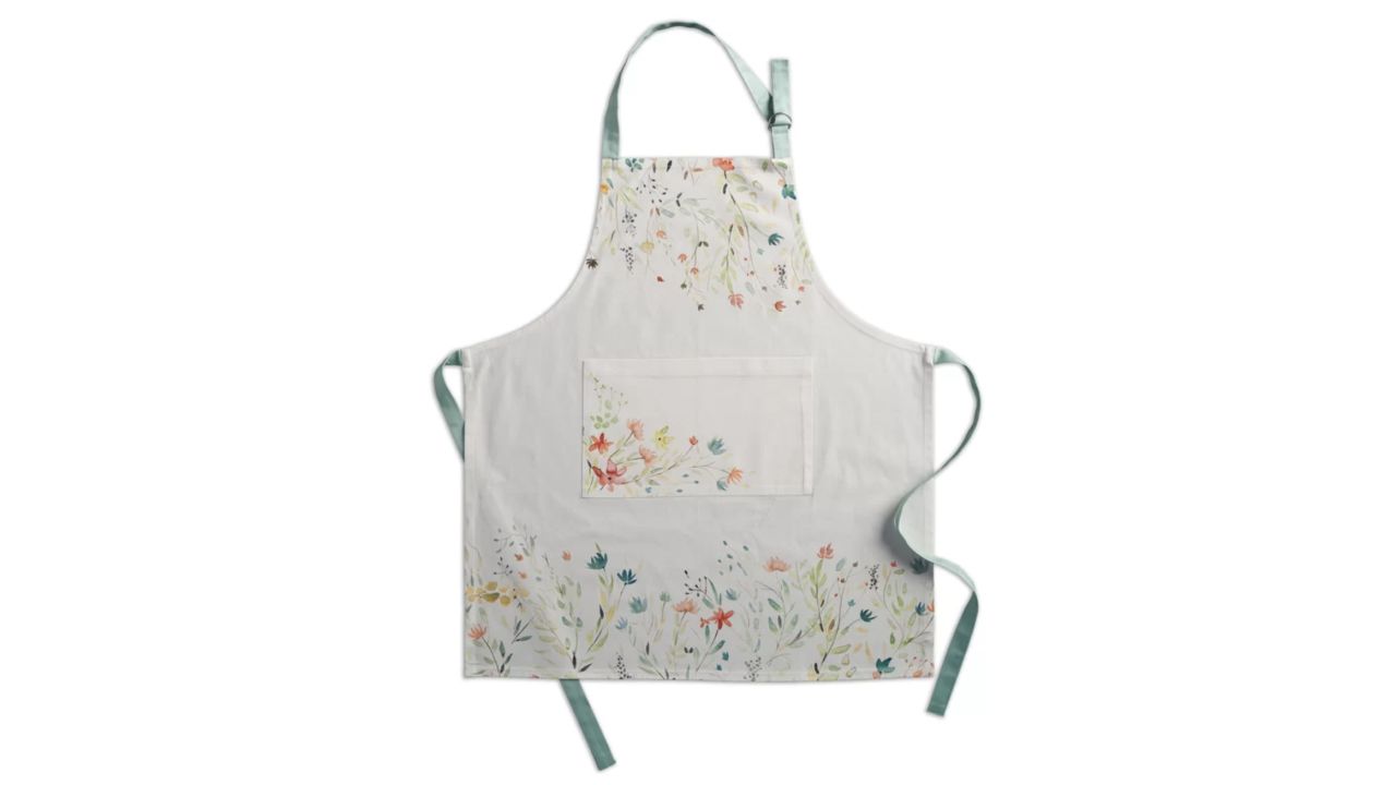 <strong>Maison d' Hermine Colmar Apron ($30.99; </strong><a href="https://www.wayfair.com/kitchen-tabletop/pdp/maison-d-hermine-colmar-apron-midm1013.html" target="_blank" target="_blank"><strong>wayfair.com</strong></a><strong>) </strong>
